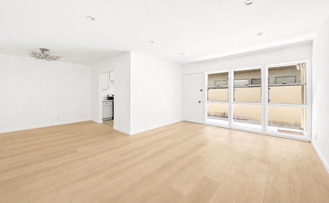 Building Photo - 337 Rexford Dr