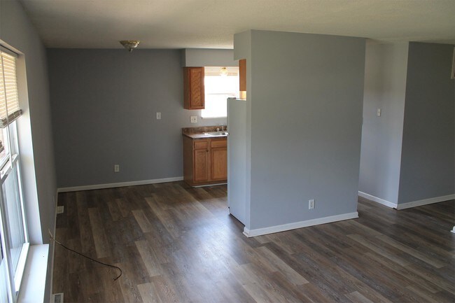 Foto del edificio - 713 Demaret Dr