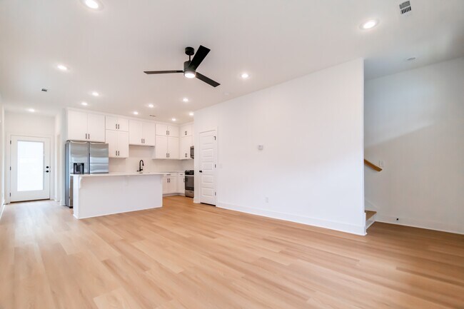 Building Photo - 1228 W James St