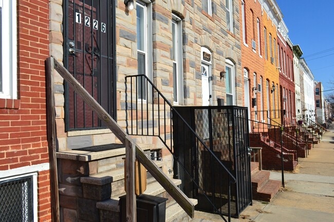 Building Photo - 1226 W Cross St