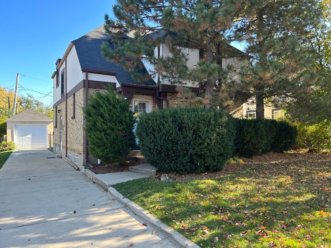 Foto principal - 665 Green Bay Rd