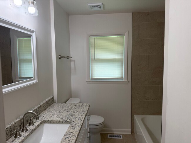Foto del edificio - 3736 Rouge Way