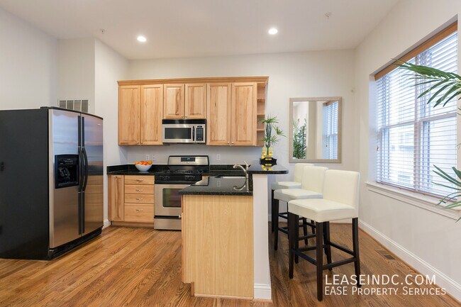 Foto del edificio - 1417 Chapin St NW