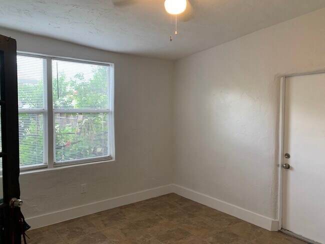 Foto del edificio - 12720 NE 11th Ct