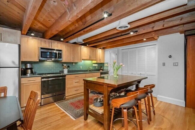 Foto del edificio - 28 Seaverns Ave