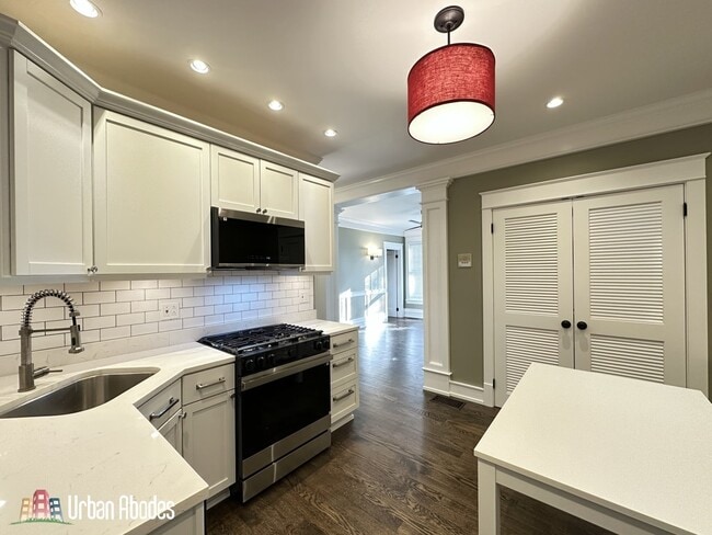 Foto del edificio - 1406 W Cornelia Ave