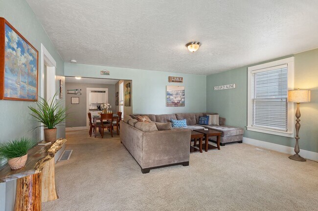 Foto del edificio - 806 E Mullan Ave