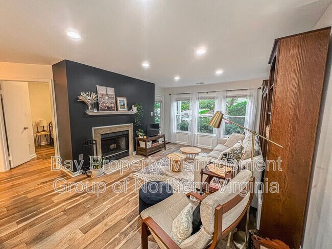Foto del edificio - 7714 Lafayette Forest Dr