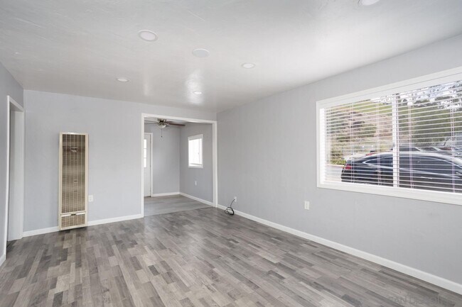 Building Photo - 411 Cottonwood Rd