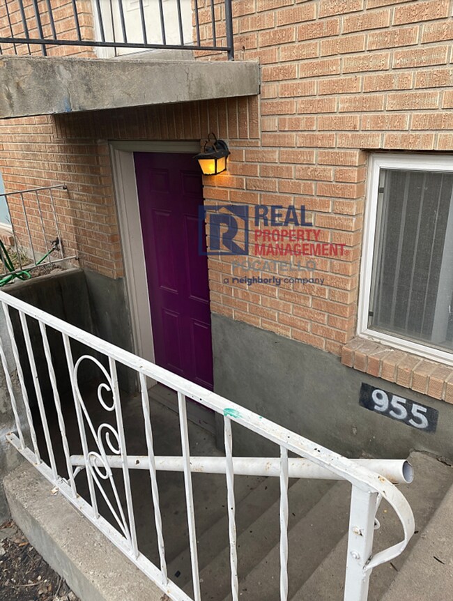 Foto del edificio - 955-955 Renee Ave