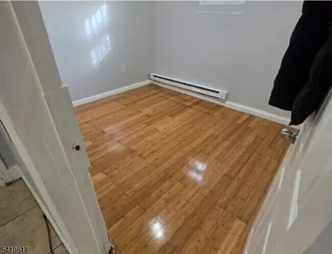 Foto del edificio - 588 S 10th St