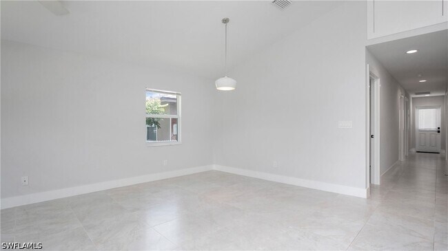 Foto del edificio - 27310 Dortch Ave