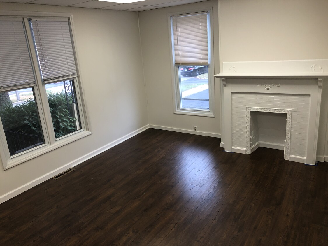 Living Room - 208 S Arch St