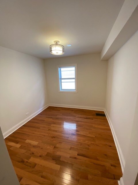 Foto del edificio - 2644 Green Bay Rd