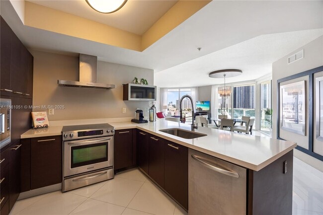 Foto del edificio - 250 Sunny Isles Blvd