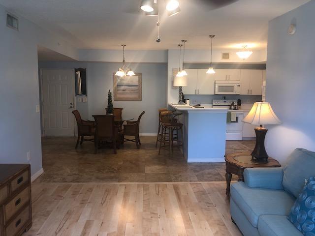 Building Photo - 630 S Sapodilla Ave