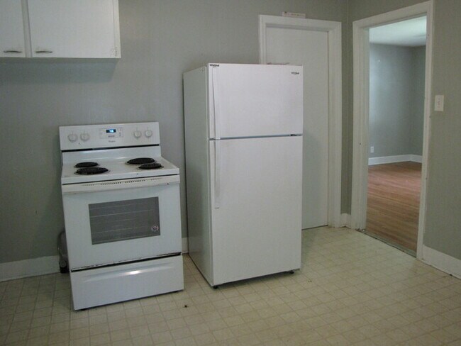 Building Photo - 415 Hugo St