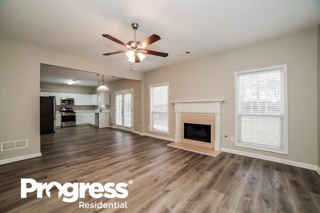 Building Photo - 1610 Silver Oak Dr