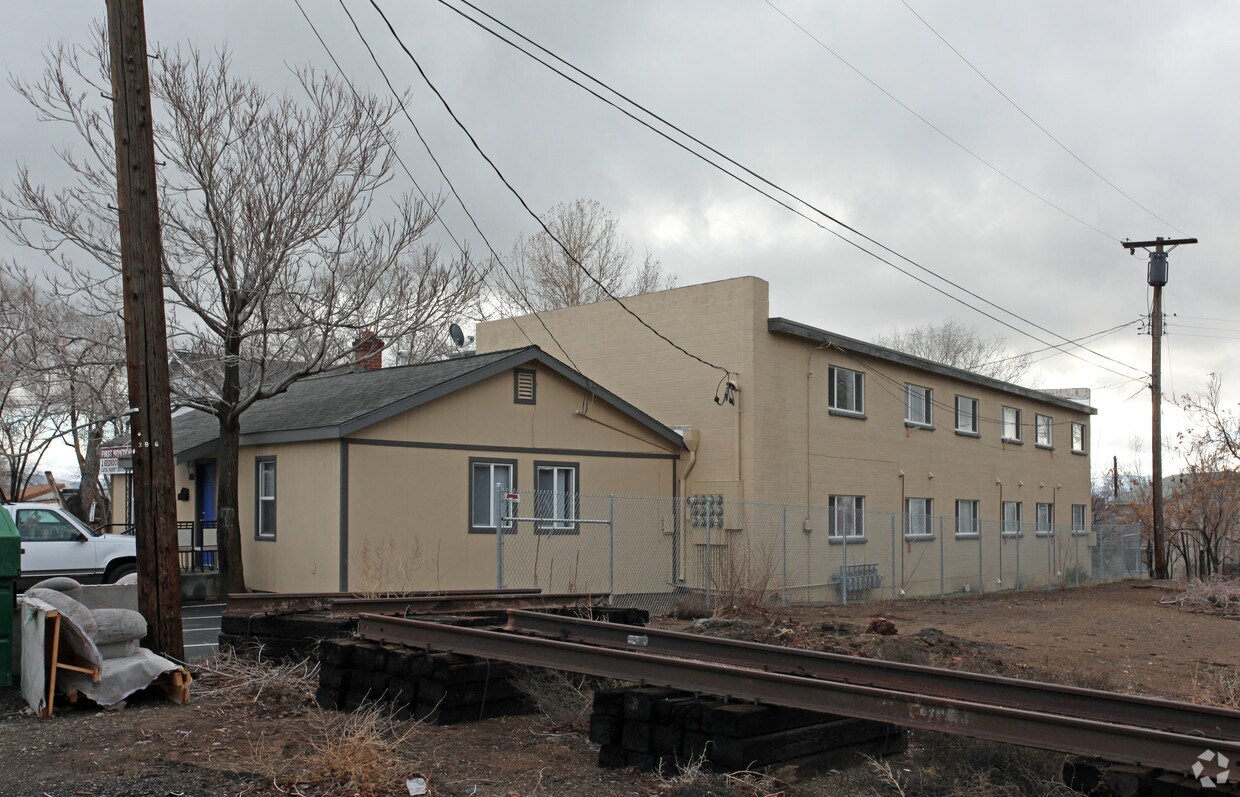 Building Photo - 400 Highland Ave
