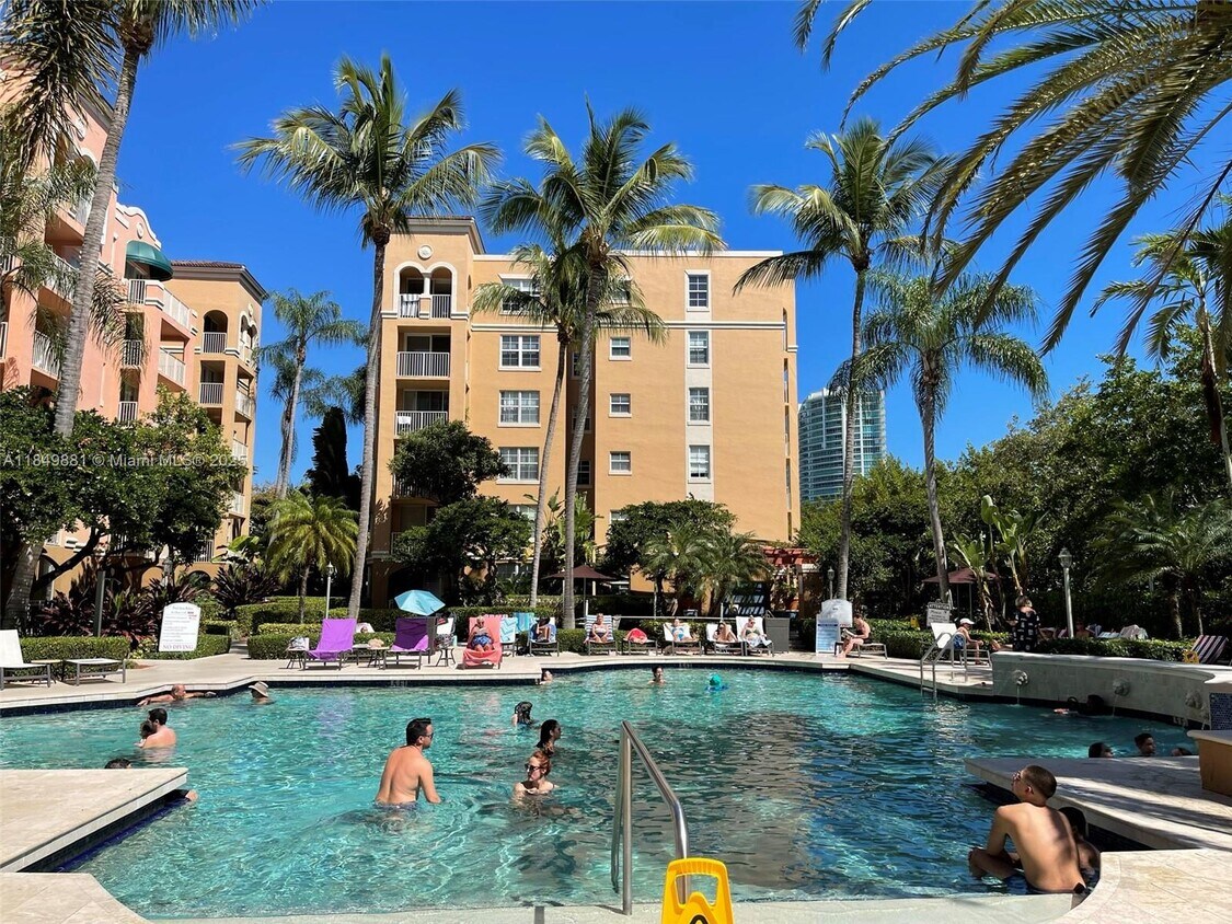 Foto principal - 19501 E Country Club Dr