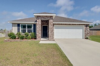 Building Photo - 1033 Enclave Cir