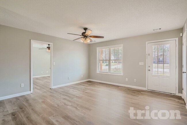 Building Photo - 106 White Creek Loop