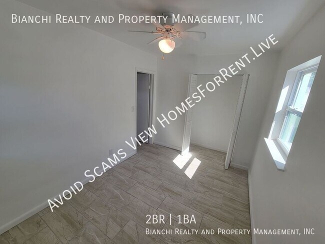 Building Photo - 1225 1/2 Bermuda St-