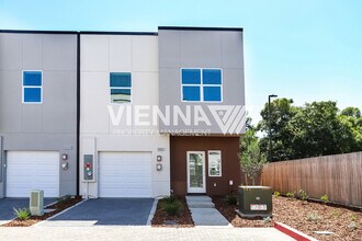 Building Photo - 8082 Quiet Knolls Dr