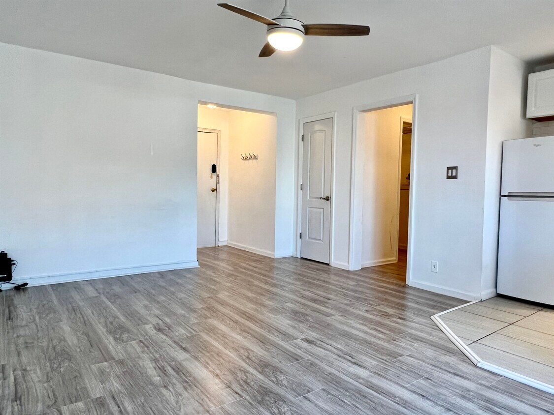 210 Woodcliff Ave Unit 1F, North Bergen, NJ 07047 Room for Rent in