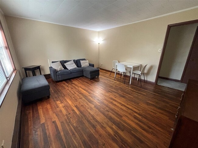 Foto del edificio - 46 Woods Rd