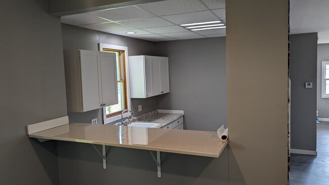 Building Photo - Updated 3br house!!