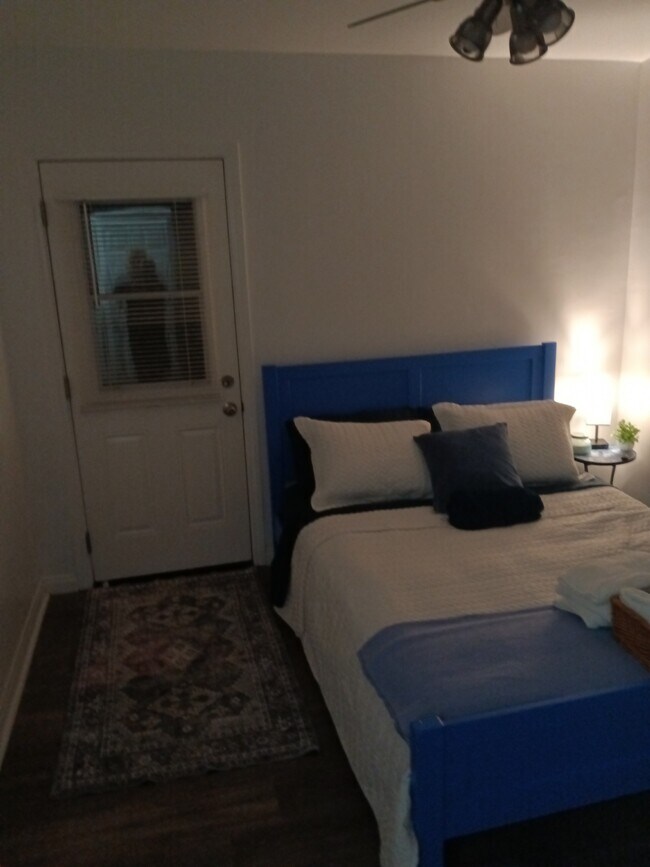 Puerta al patio - 7248 Shoshone Ave