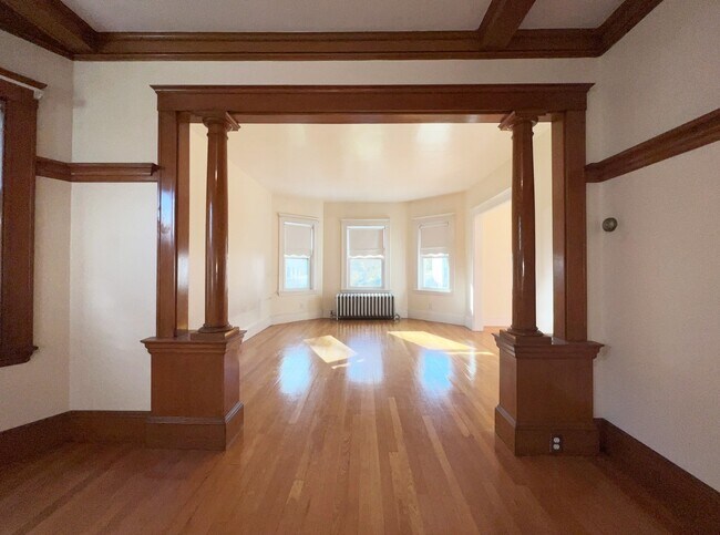 Building Photo - 117 Redlands Rd