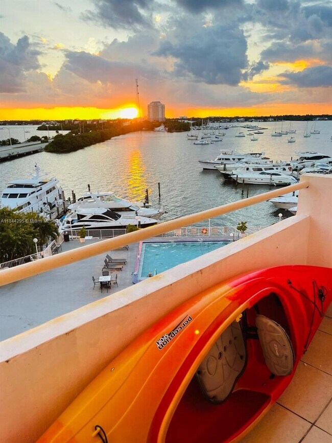 Foto del edificio - 7904 West Dr