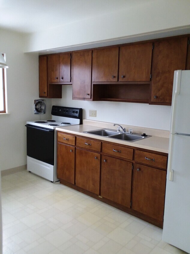 Building Photo - 470 Ormond Ave