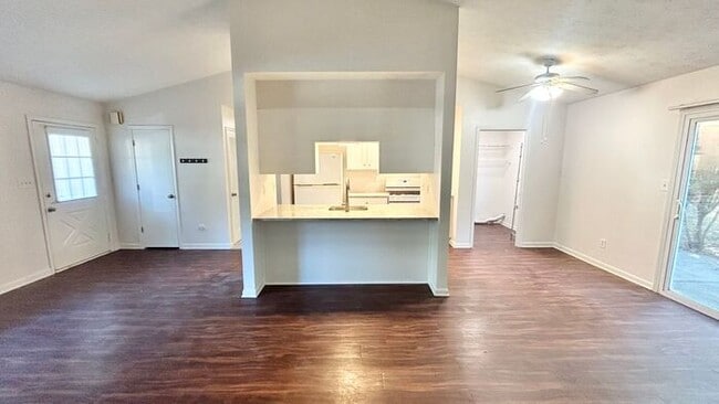Building Photo - Alpharetta 3 Bedroom-2 Bathroom, Minutes F...