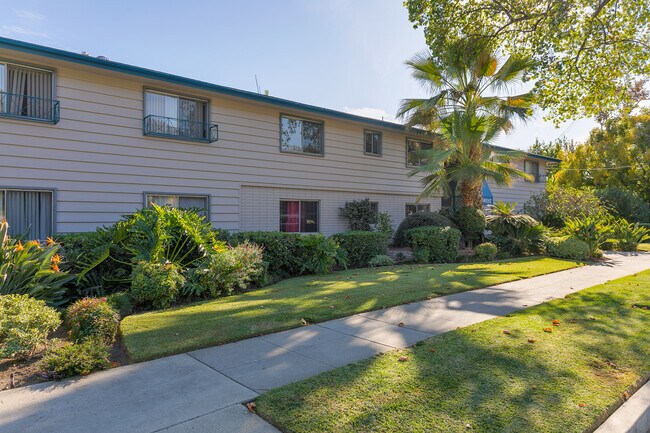 Foto del edificio - 660 W Sierra Madre Blvd