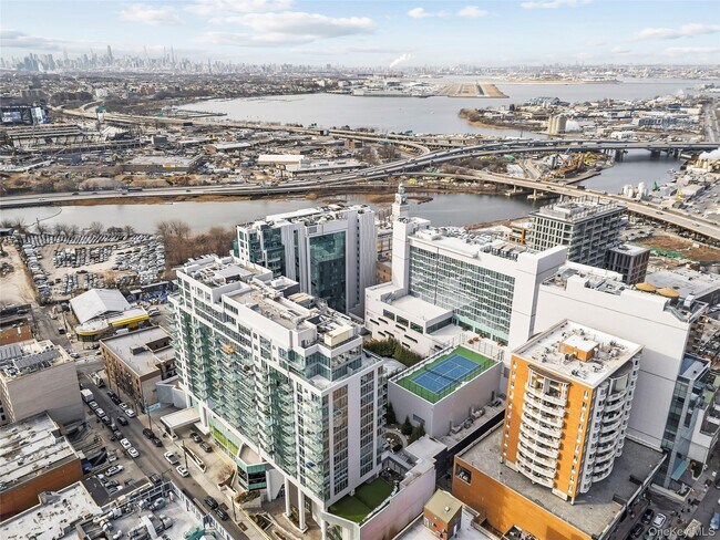 Foto del edificio - 133-27 39th Ave