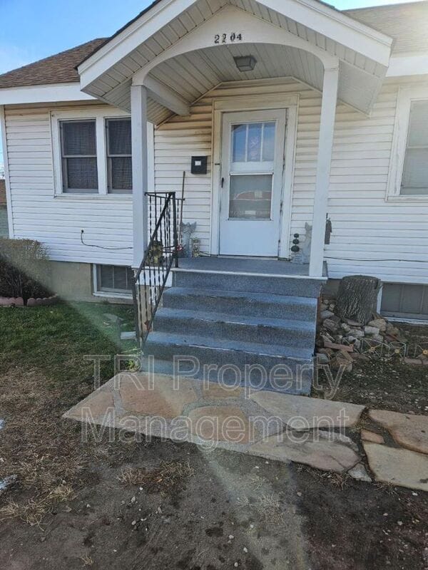 Building Photo - 2204 9th St