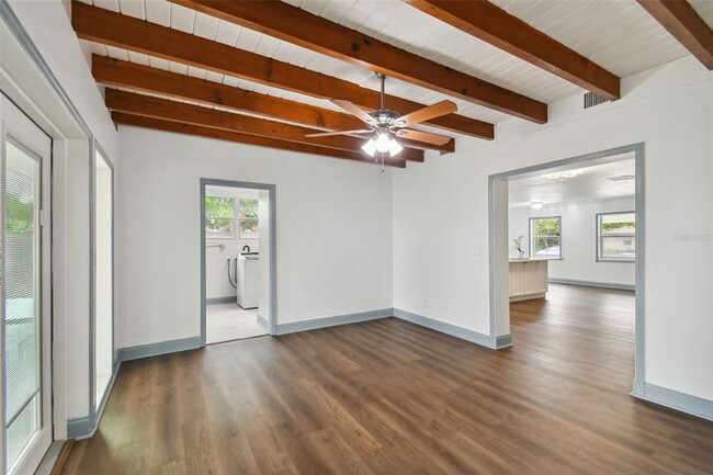 Building Photo - 3905 W Paxton Ave