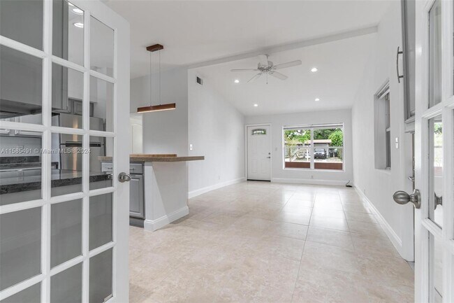 Foto del edificio - 1032 SW 22nd Terrace