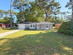Building Photo - 521 Azalea St