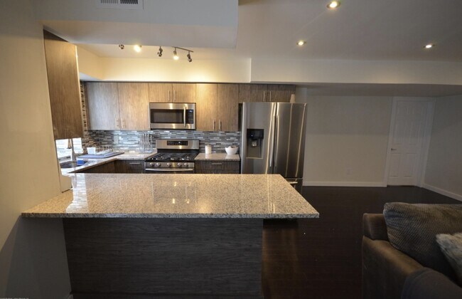 Foto del edificio - 85 Elmwood Park Dr