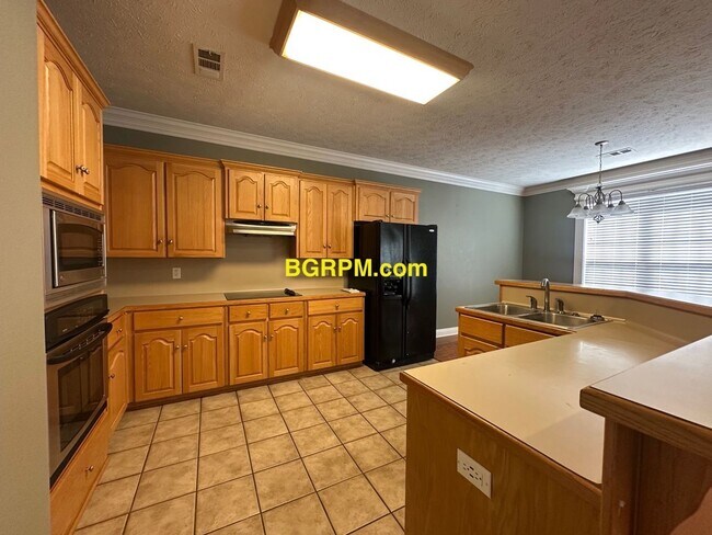 Building Photo - 3 Bed 2 Bath