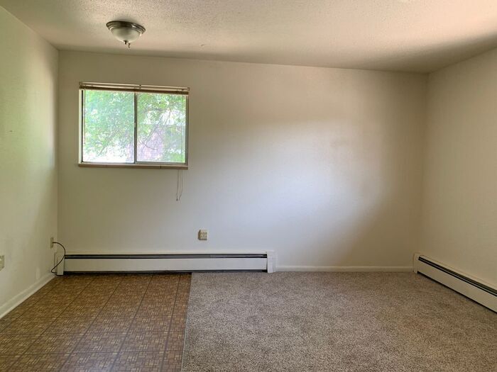 Building Photo - Great Condo close to CSU