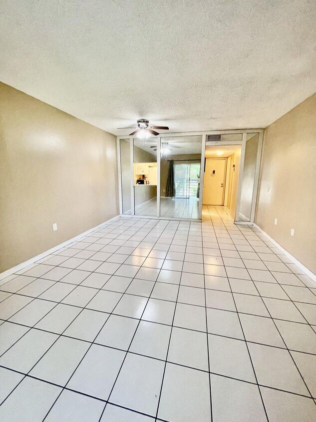 Foto principal - 4364 NW 9th Ave