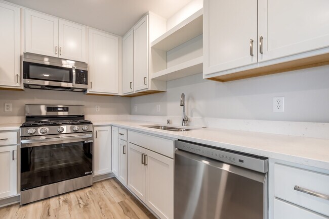 Foto del edificio - W219N16241 Primrose CtUnit 1