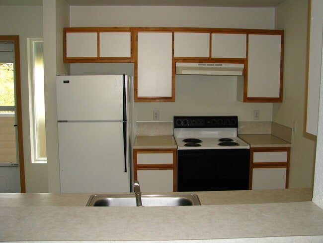 Building Photo - Two Bedroom Flat in Quiet 55+ Community