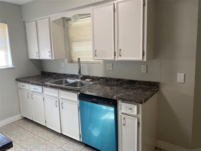 Building Photo - 7146 Shady Vale Ln