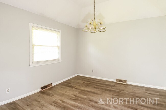 Foto del edificio - 3 BR/2BA | Newly Renovated Single Family Home |  2 Car Garage | Large Subbasement